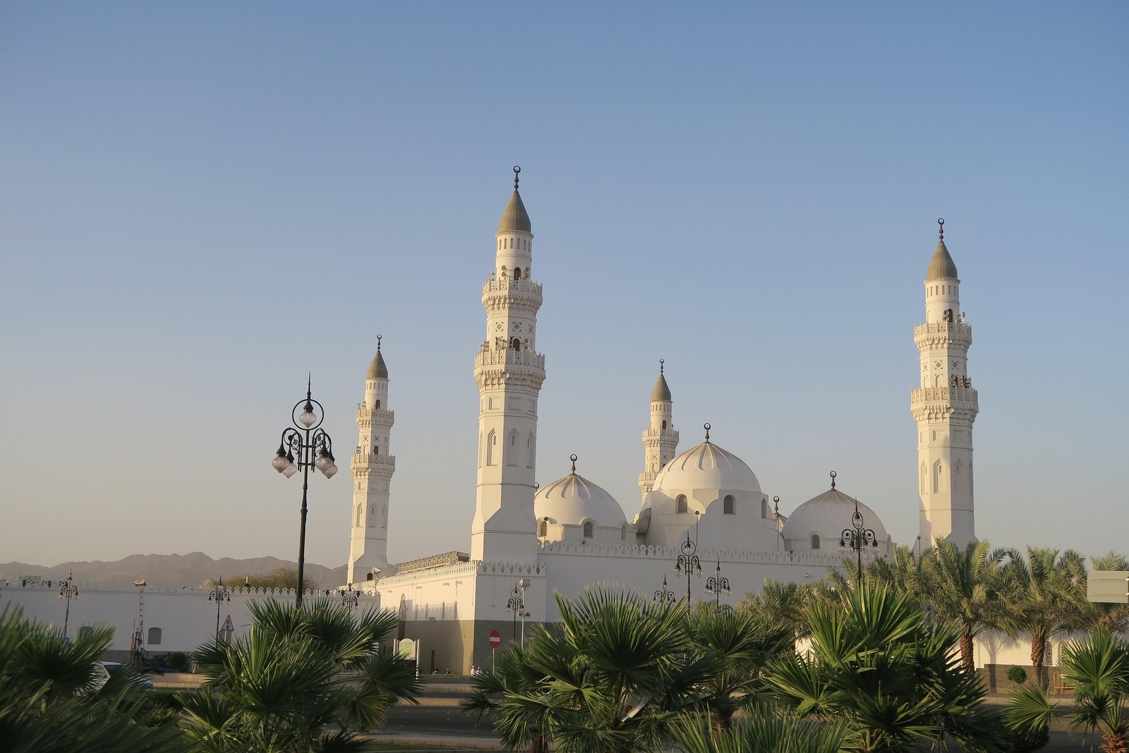 Taxi Service For Ziyarat in Madinah